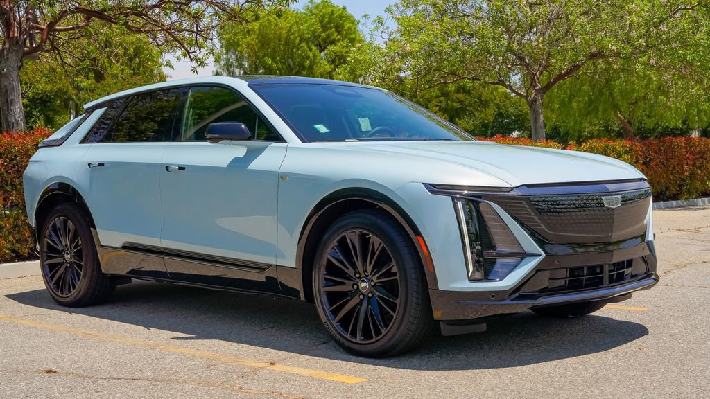 Used 2025 Cadillac Lyriq Sport image 6