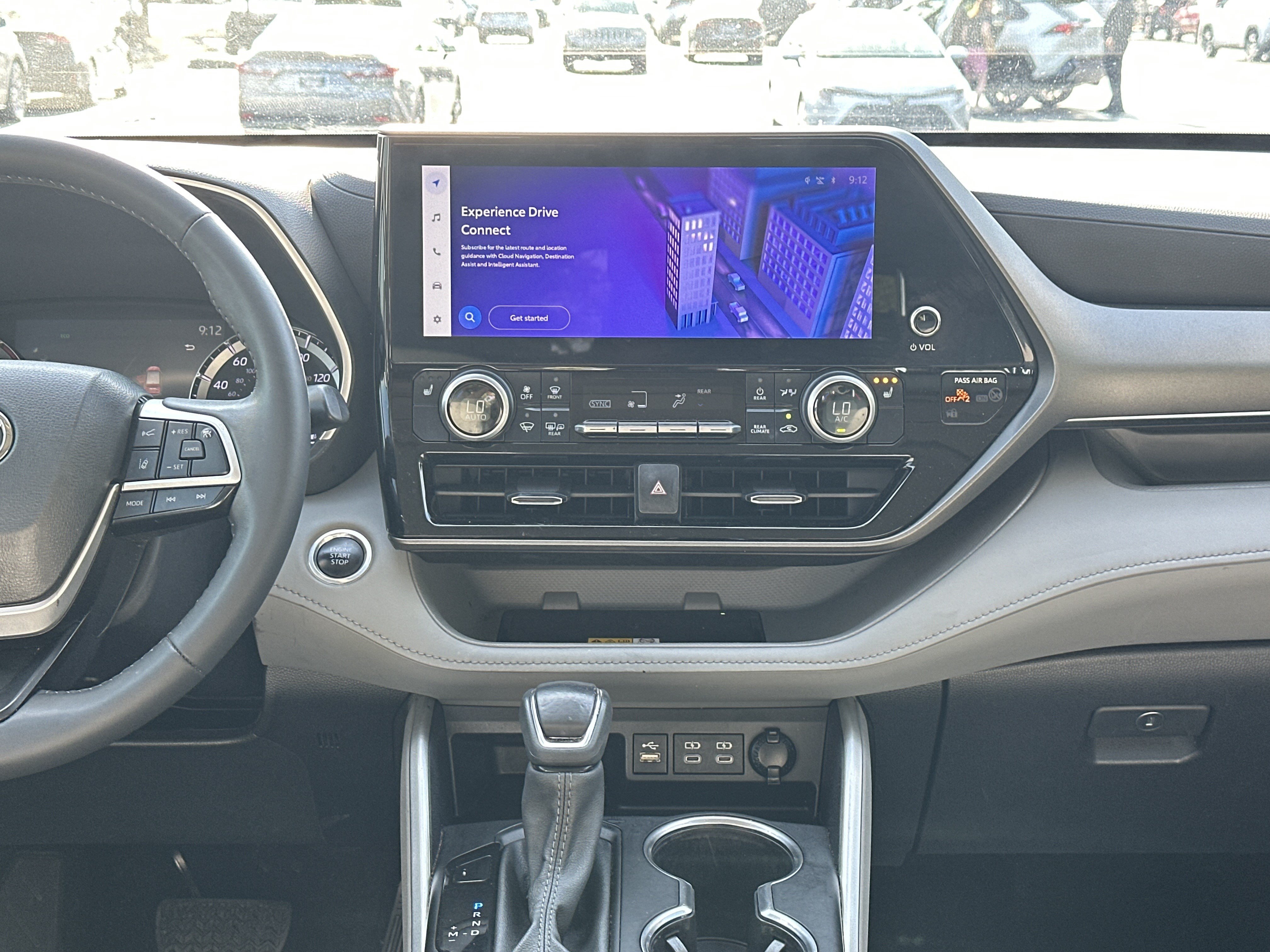 Used 2024 Toyota Highlander XLE FWD image 31