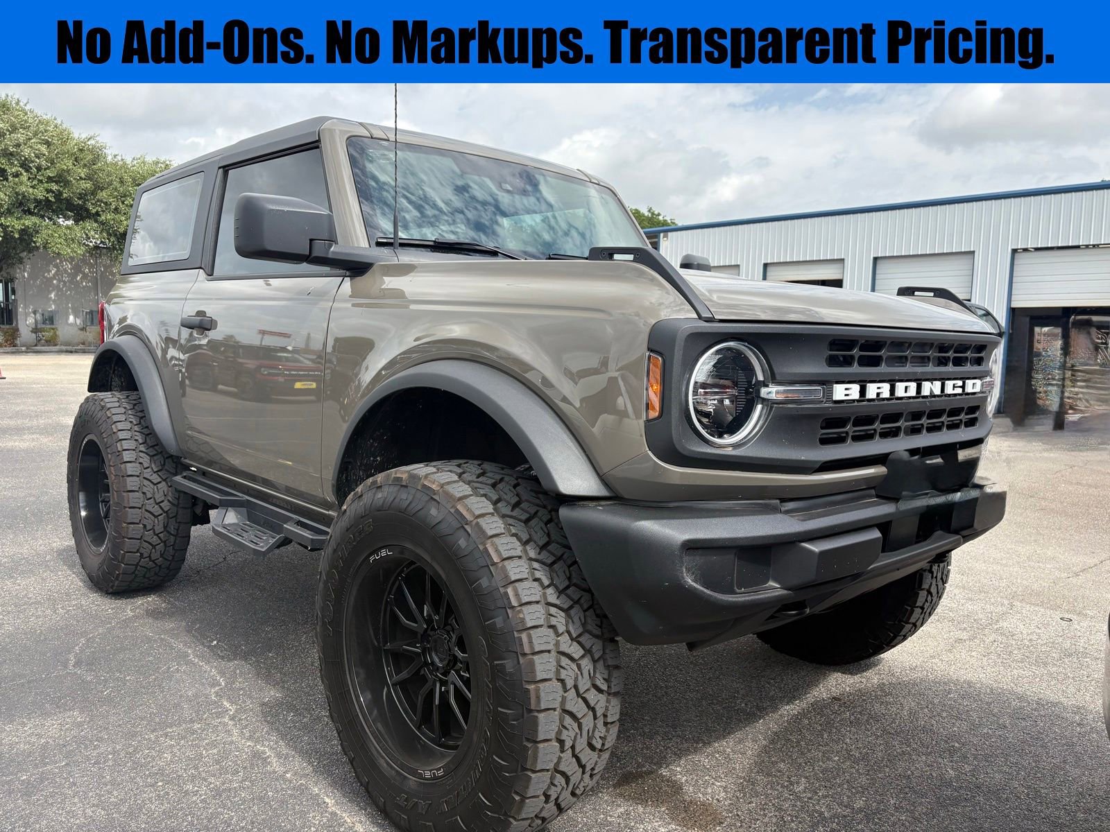 Used 2025 Ford Bronco 2-Door AWD/4WD image 1
