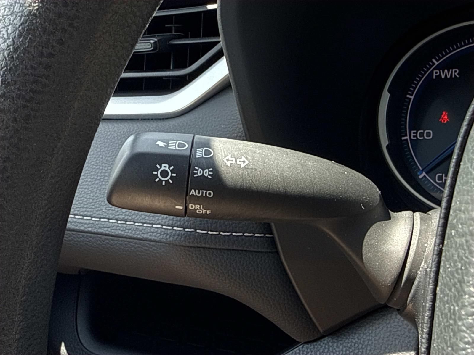 Used 2025 Toyota RAV4 XLE AWD/4WD image 16