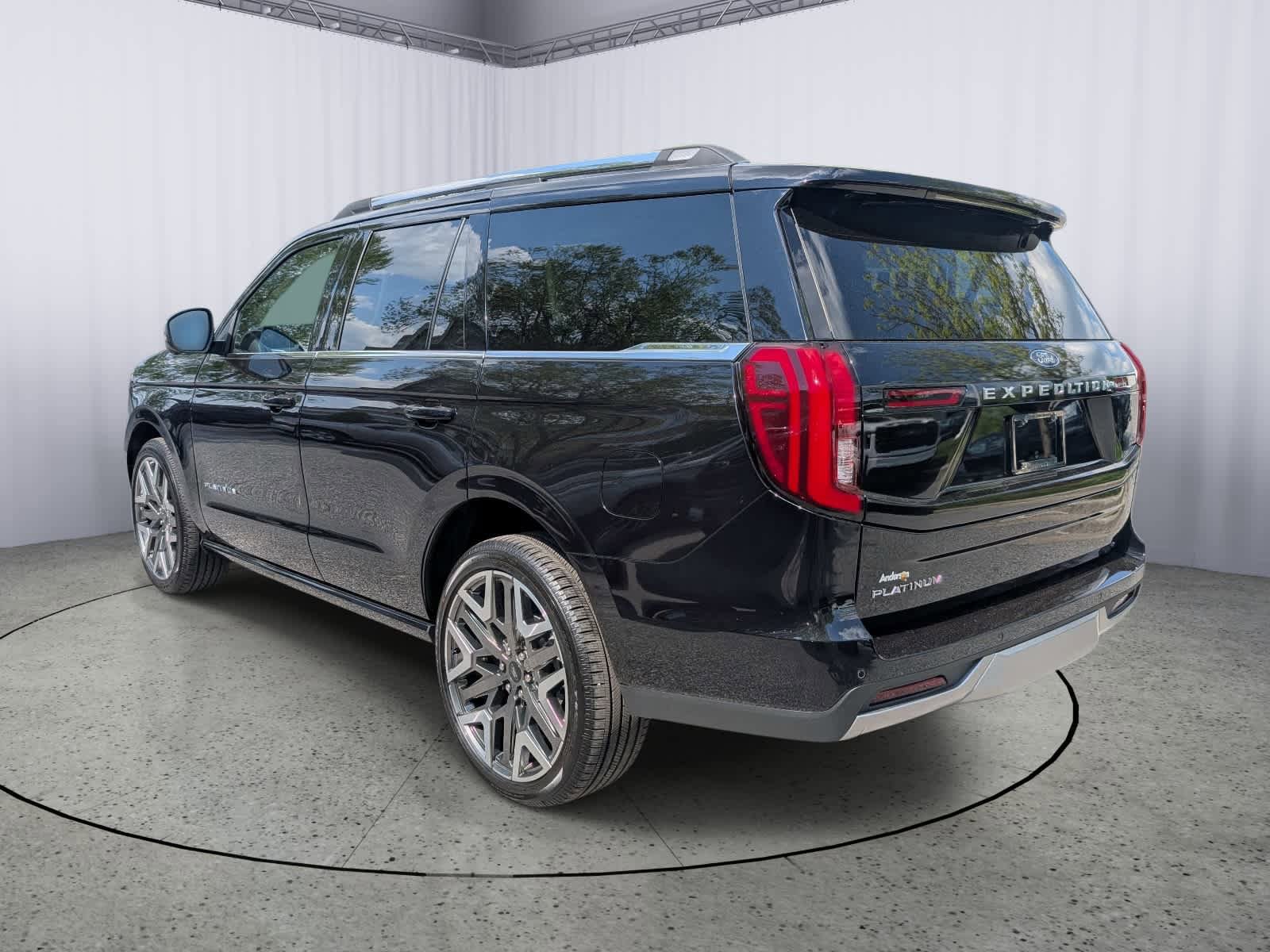 Used 2026 Ford Expedition Platinum w/ Platinum Ultimate Package AWD/4WD image 4