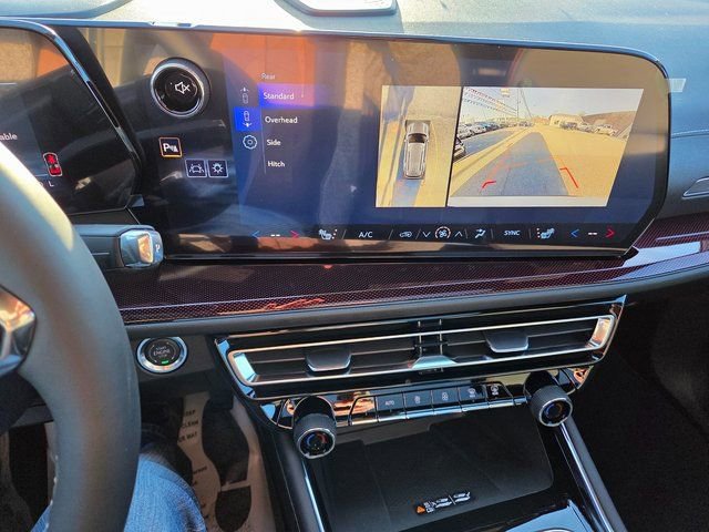 New 2026 Chevrolet Traverse Z71 w/ Enhanced Driving Package image 24