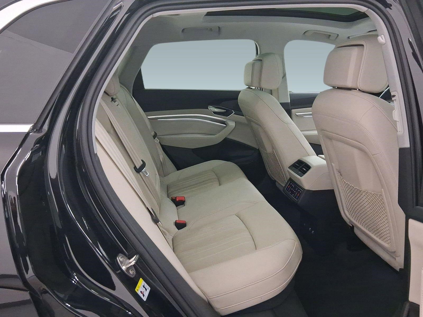 Used 2022 Audi e-tron Premium Plus image 34
