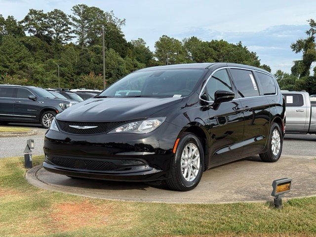 New 2027 Chrysler Pacifica LX FWD image 3