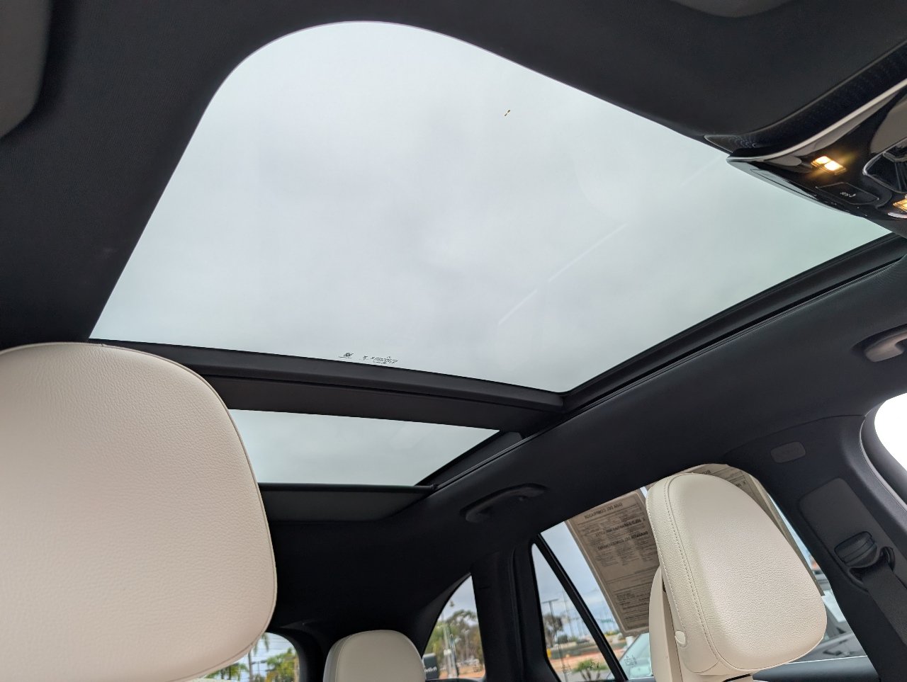 Used 2024 Mercedes-Benz GLC 300 image 3