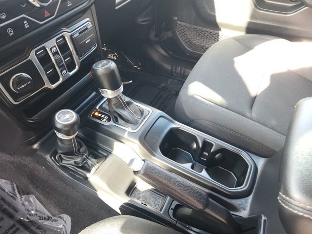 Used 2021 Jeep Wrangler Unlimited Sahara AWD/4WD image 17