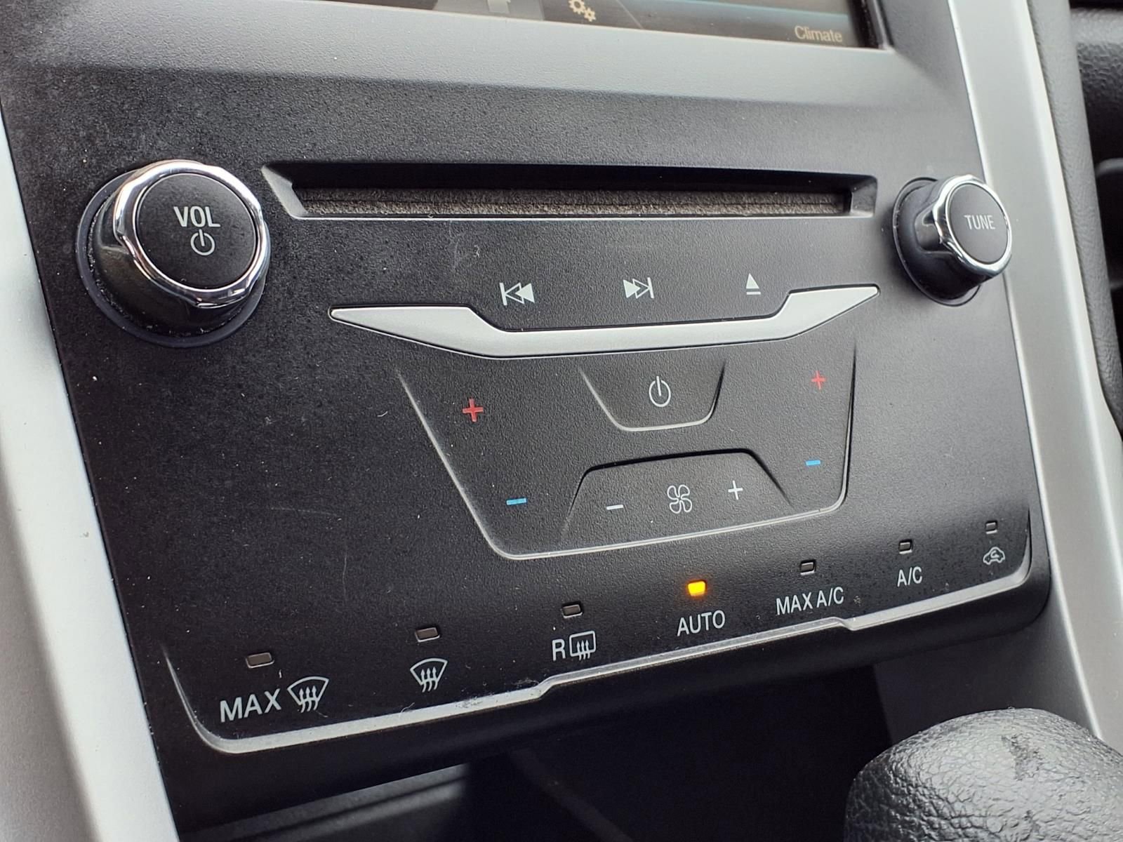 Used 2014 Ford Fusion SE FWD image 25