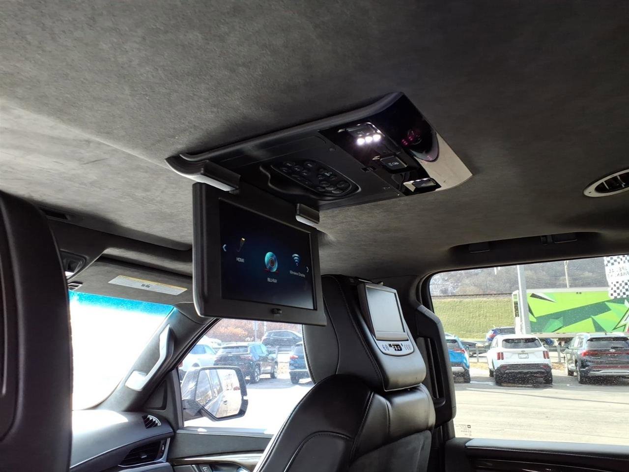 Used 2017 Cadillac Escalade Platinum image 6