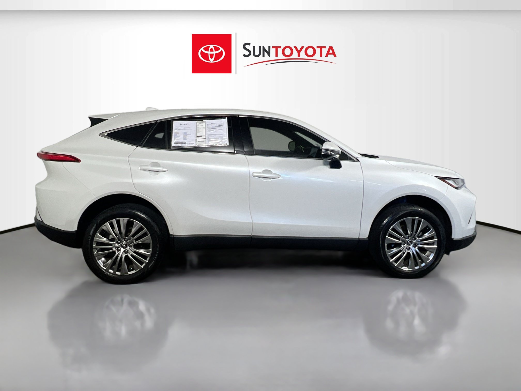Used 2023 Toyota Venza Limited AWD/4WD image 2