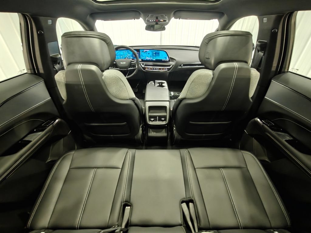 Used 2024 Cadillac Lyriq Tech RWD image 29