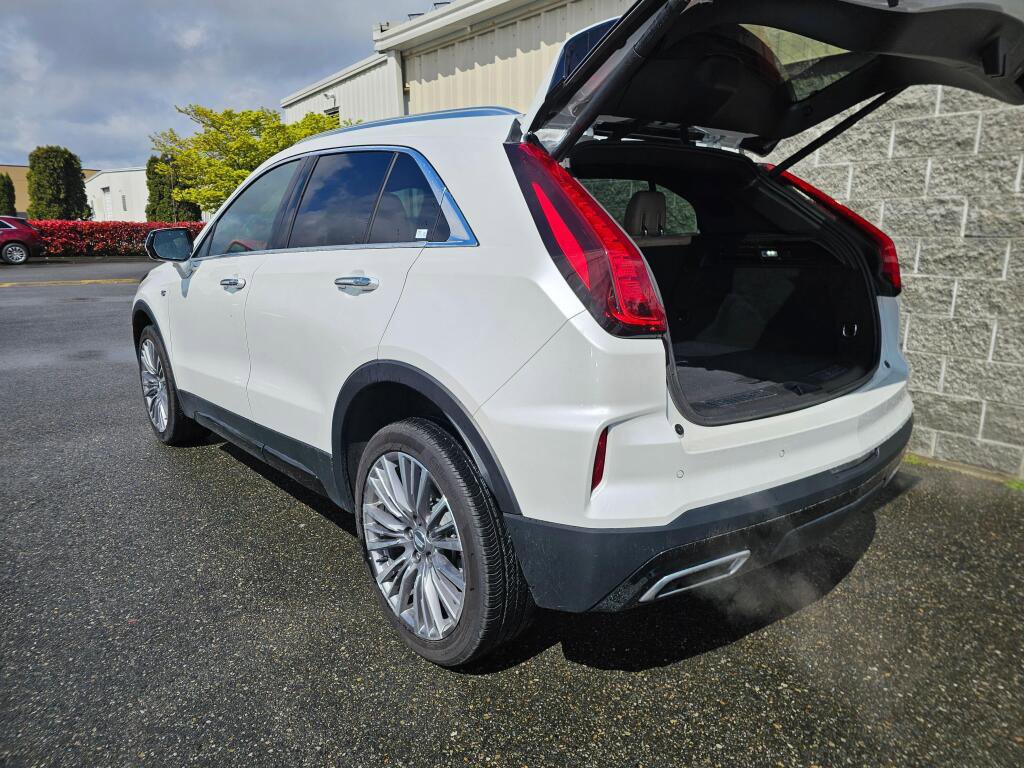 Used 2024 Cadillac XT4 Premium Luxury image 7