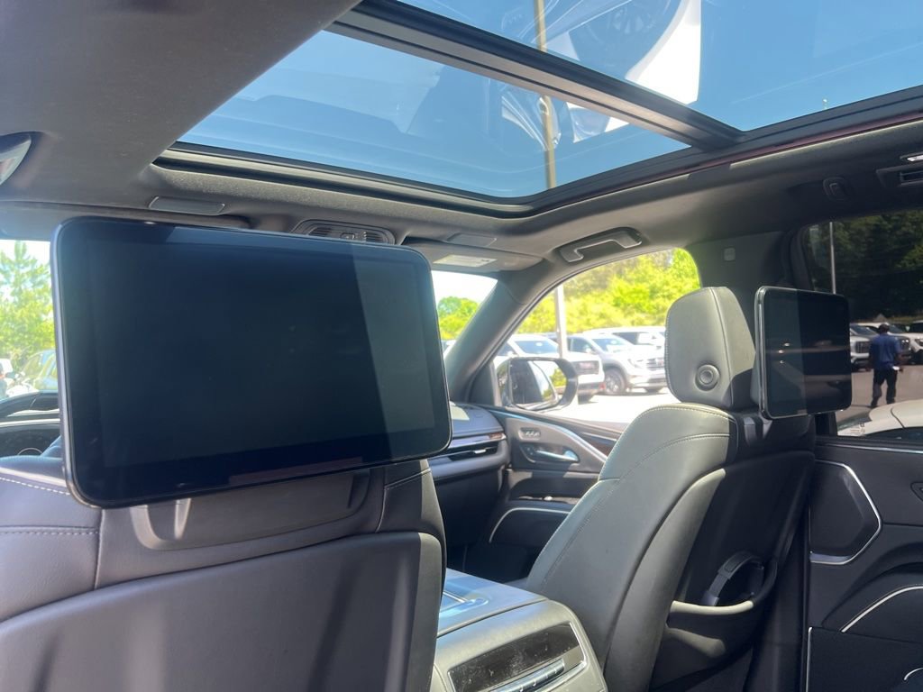 Used 2021 Cadillac Escalade Premium Luxury w/ LPO, Radiant Package RWD image 3