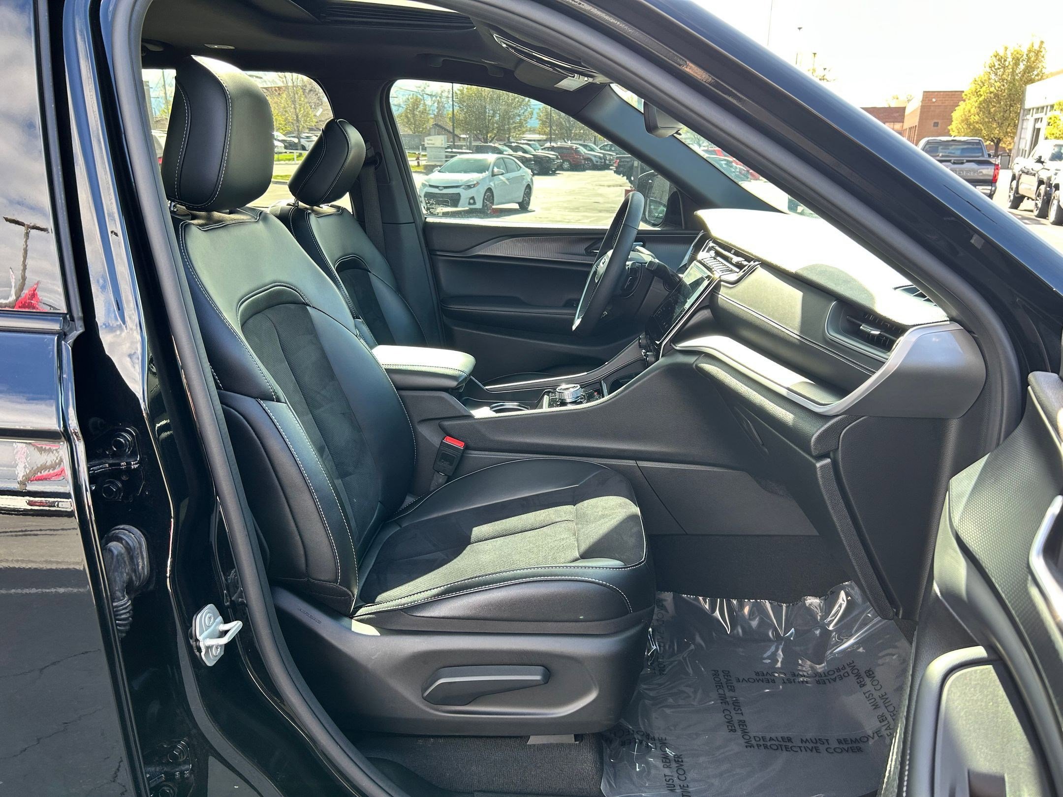 Used 2024 Jeep Grand Cherokee L Altitude image 28