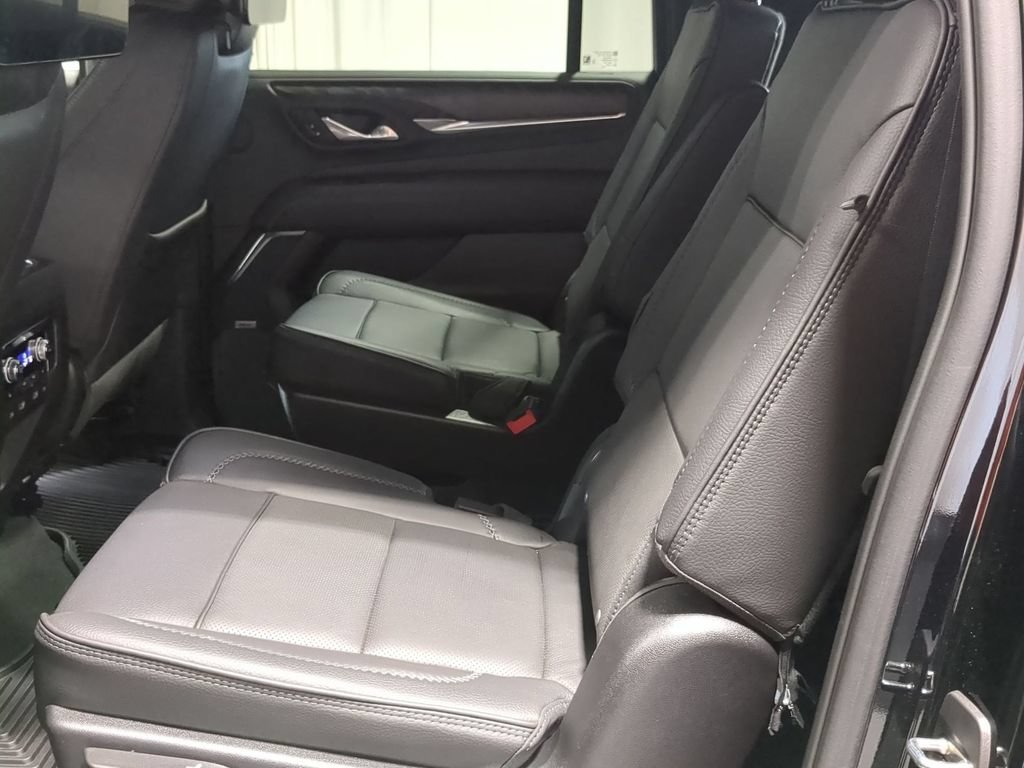 Used 2024 GMC Yukon XL Denali w/ Advanced Technology Package AWD/4WD image 19