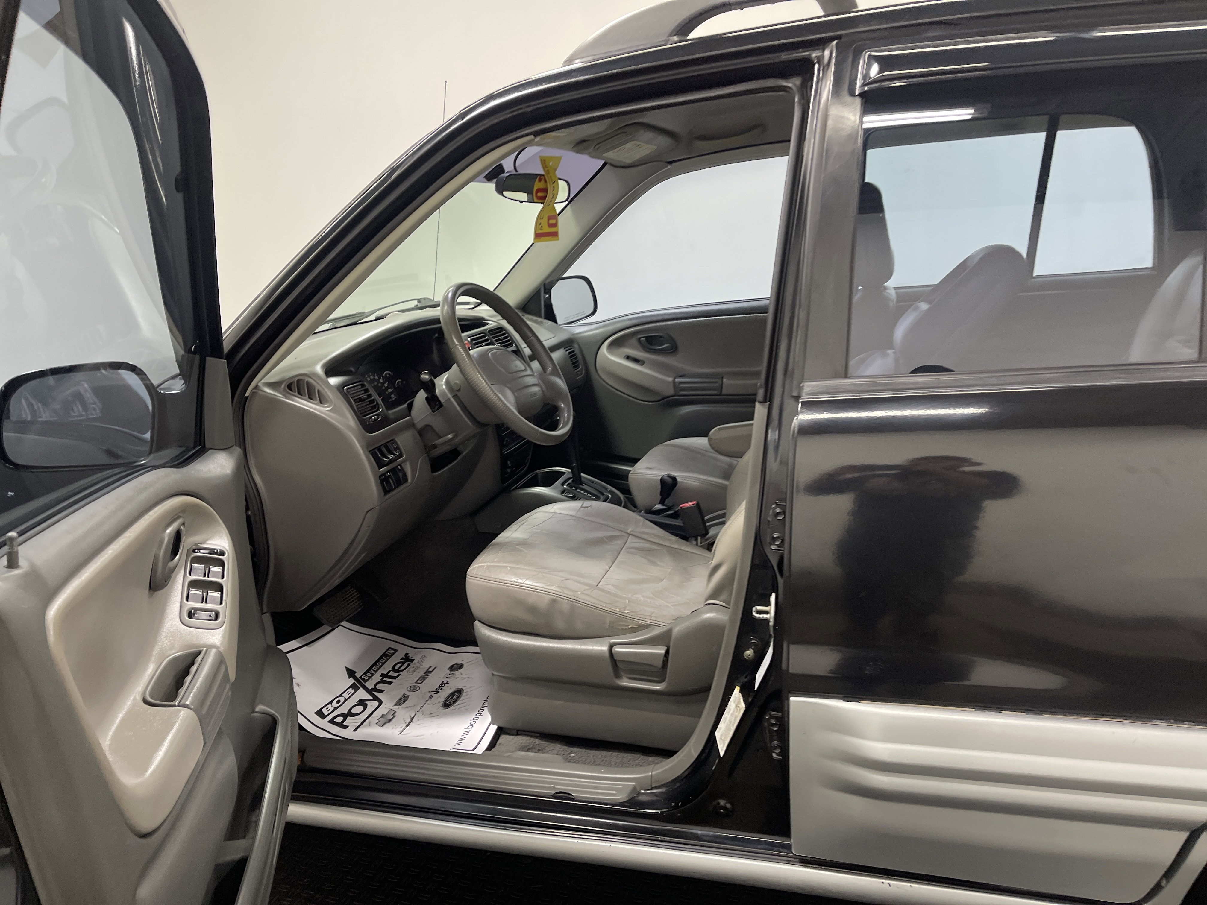 Used 2002 Chevrolet Tracker LT image 9