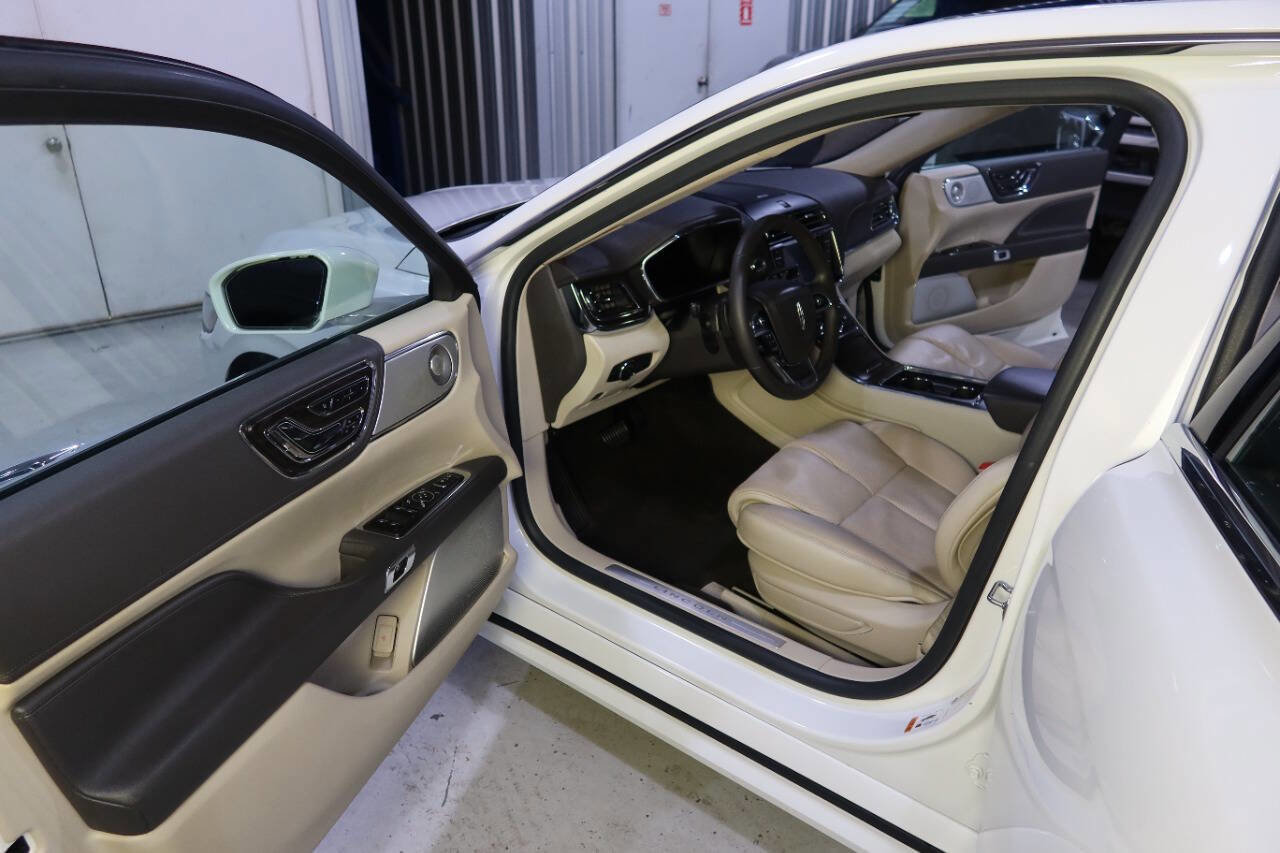 Used 2020 Lincoln Continental Reserve w/ Luxury Package image 18