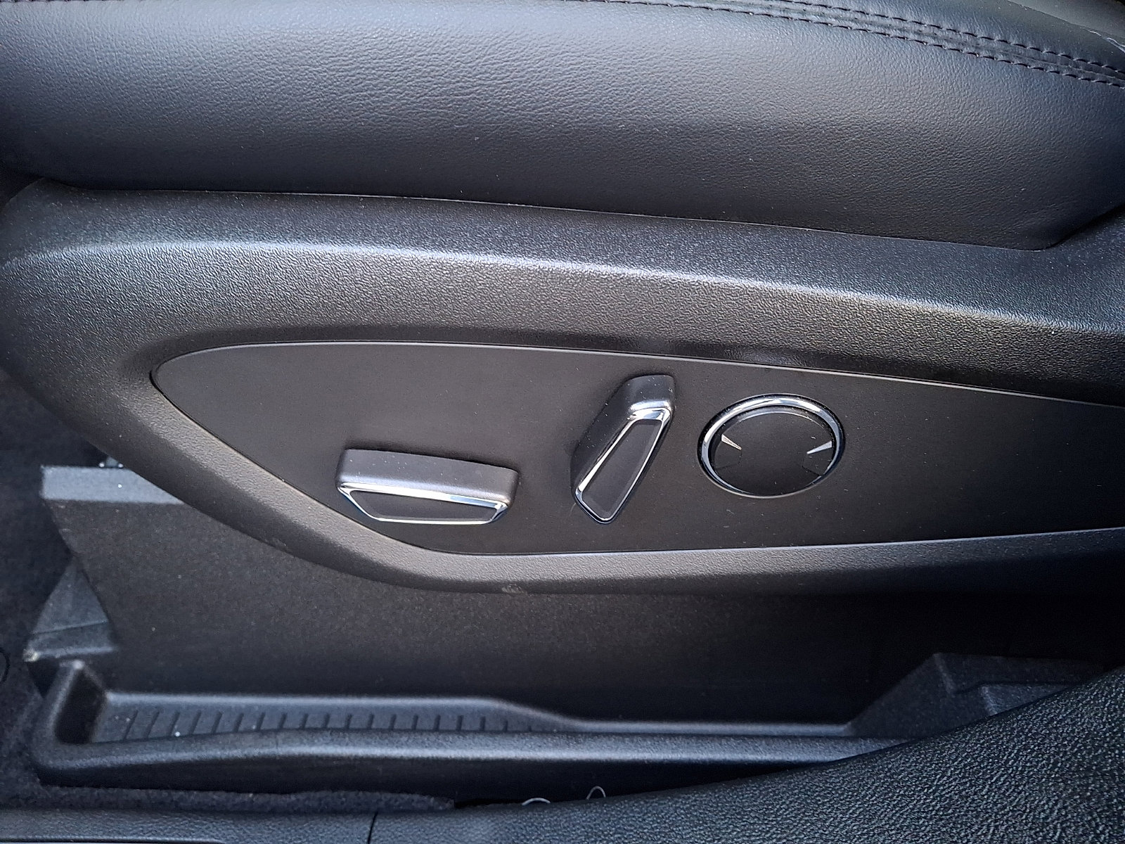 Certified 2023 Lincoln Nautilus Reserve AWD/4WD image 16