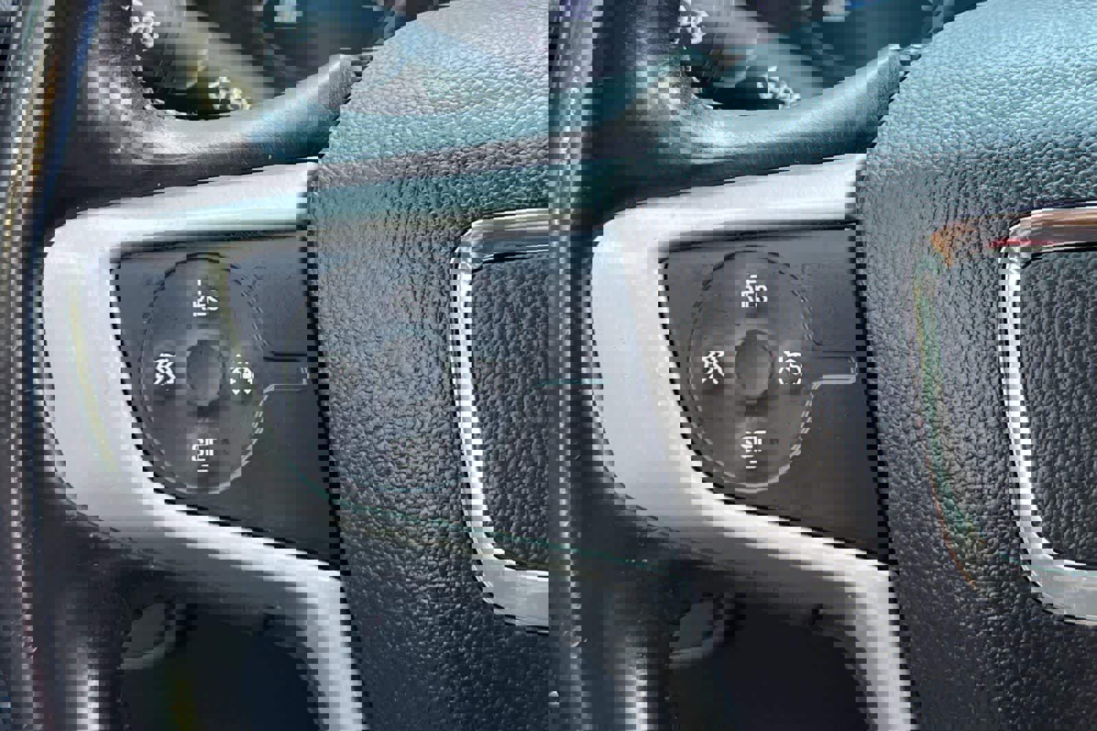 Used 2018 GMC Terrain SLE w/ Driver Convenience Package image 32