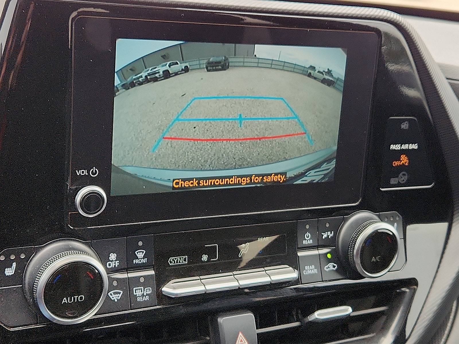 Used 2023 Toyota Highlander XSE FWD image 15