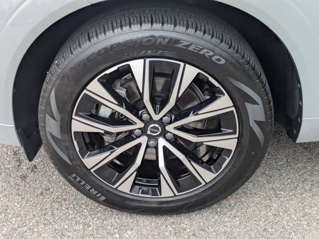 Used 2024 Volvo XC60 B5 Core w/ Protection Package Premier AWD/4WD image 14