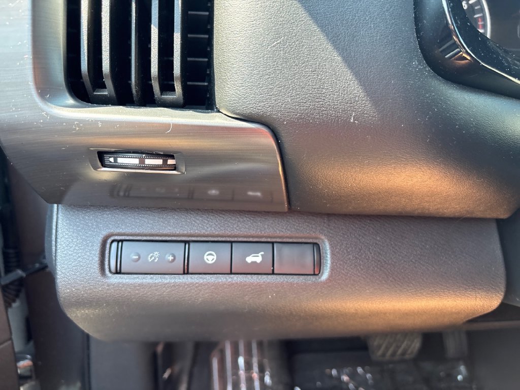Used 2023 Nissan Pathfinder SL AWD/4WD image 16