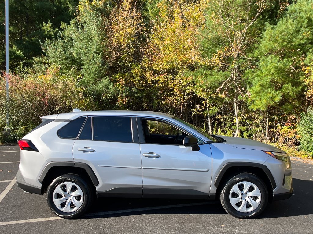 Used 2024 Toyota RAV4 LE AWD/4WD image 6