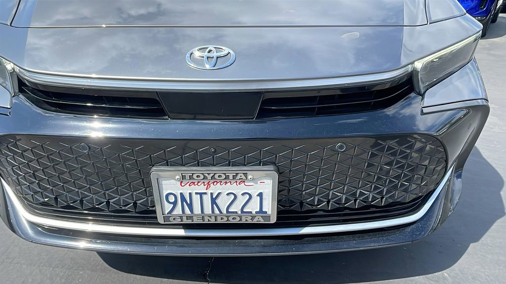 Certified 2025 Toyota Crown Limited image 9