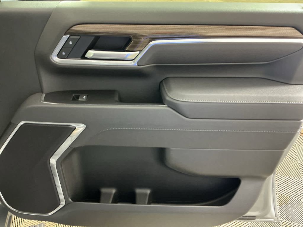 Used 2025 Chevrolet Silverado 2500 LT w/ All Star Edition image 9