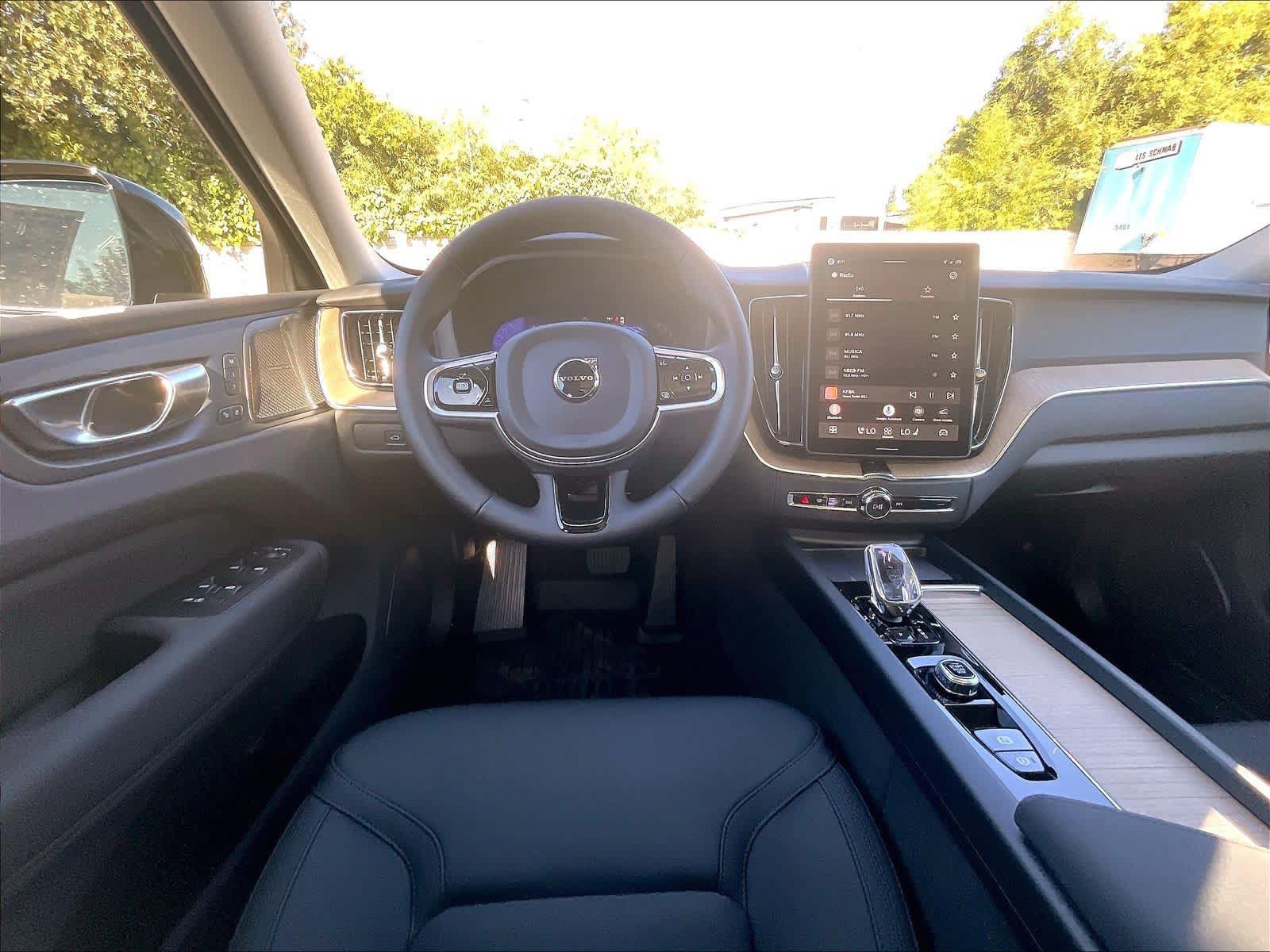 New 2027 Volvo XC60 B5 Plus AWD/4WD image 15