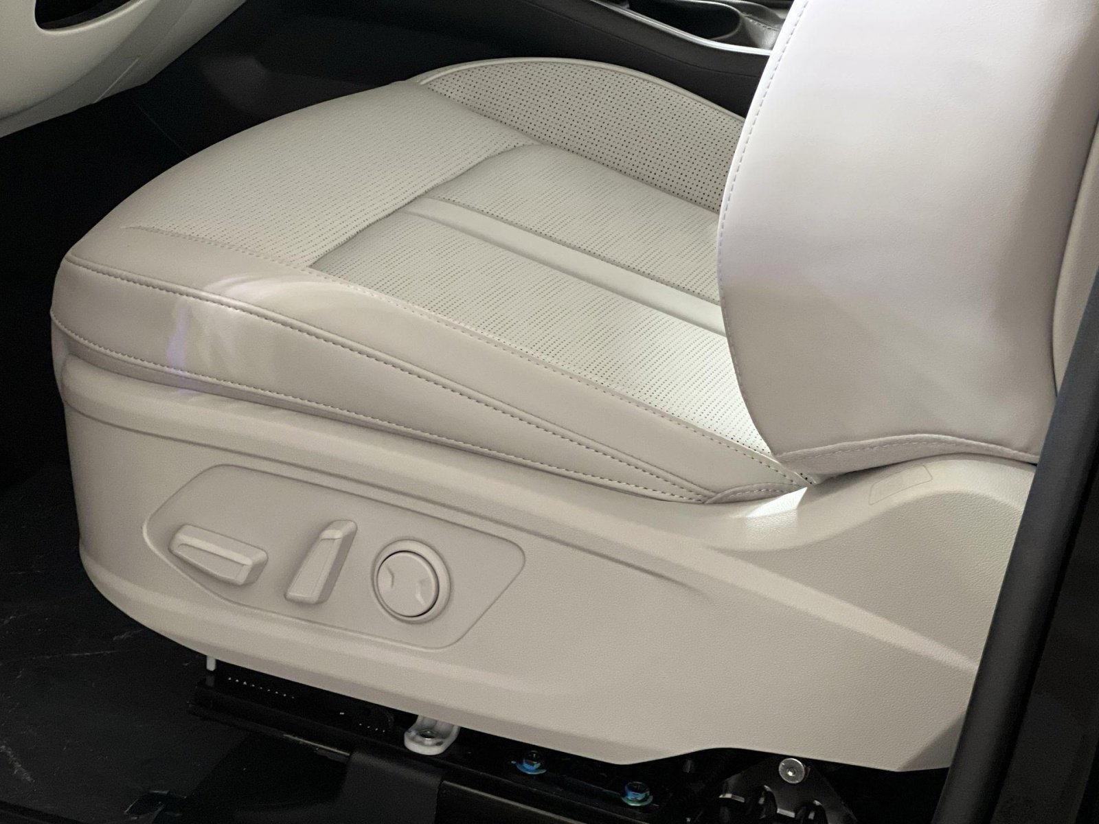 New 2025 Kia Sorento S image 12