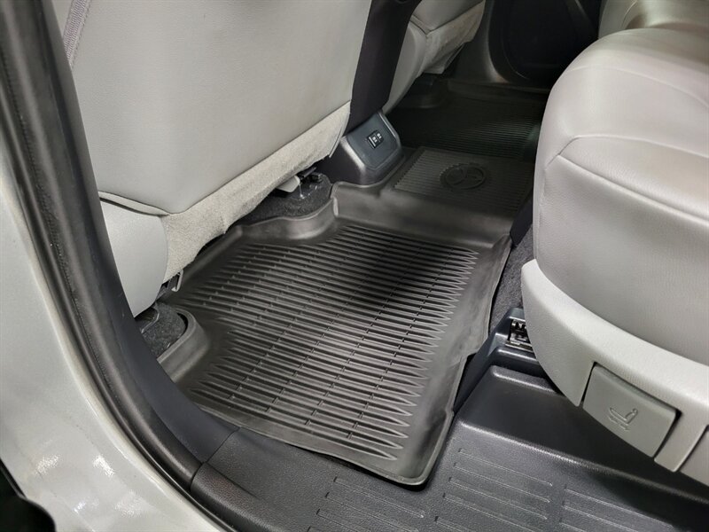 Used 2021 Toyota Highlander XLE AWD/4WD image 55