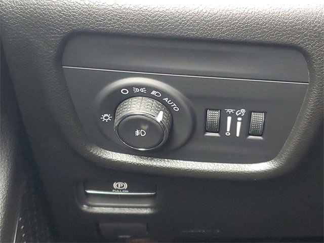 New 2025 Jeep Grand Cherokee Limited w/ Trailer Tow Package image 20