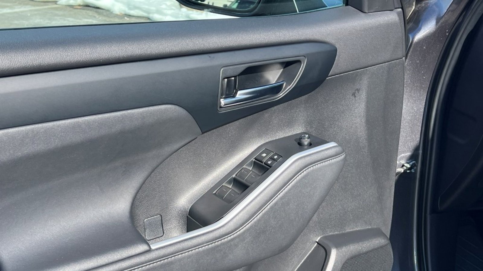 Used 2024 Toyota Highlander XLE image 15