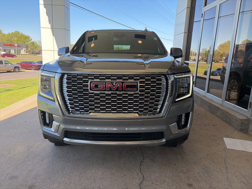 Used 2023 GMC Yukon XL Denali image 3
