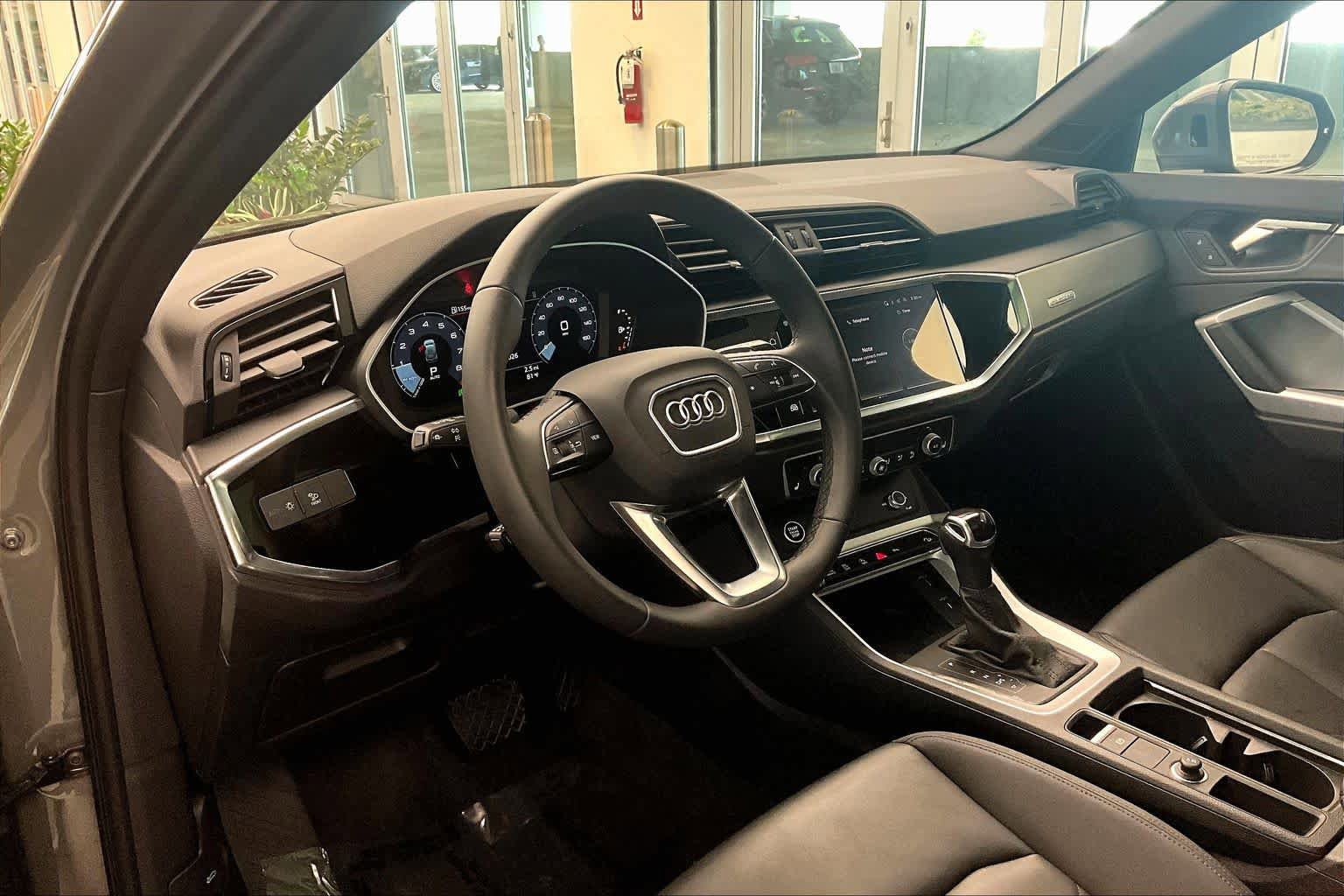 Certified 2025 Audi Q3 2.0T Premium w/ Convenience Package AWD/4WD image 18