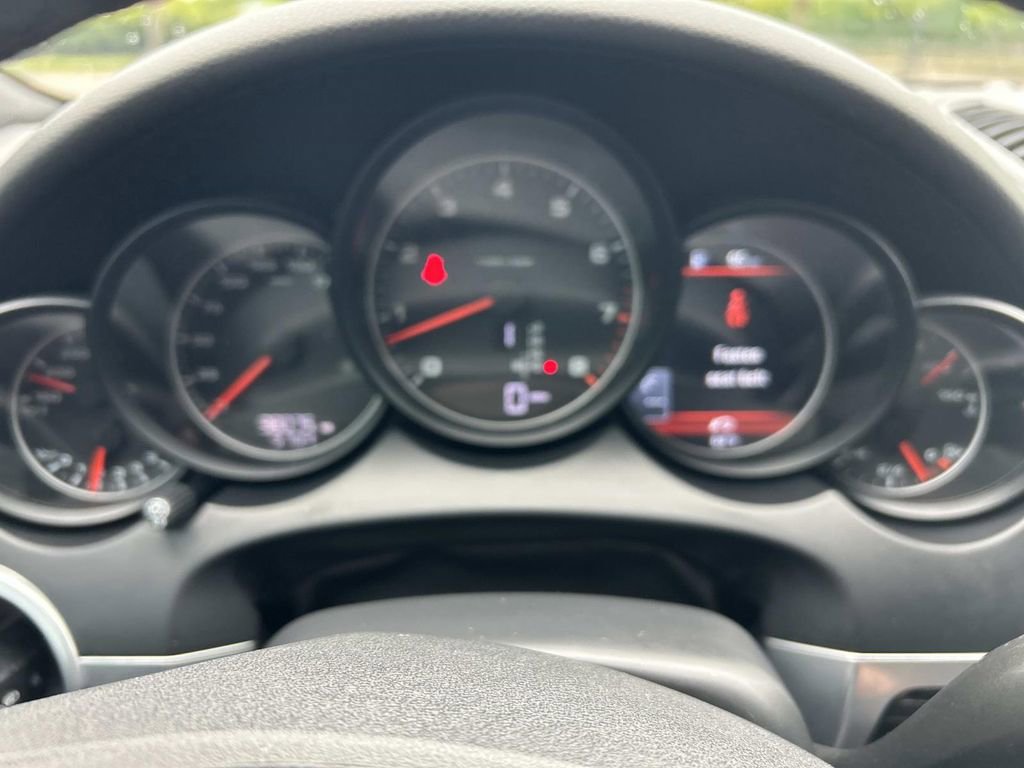 Used 2014 Porsche Cayenne Platinum Edition AWD/4WD image 38