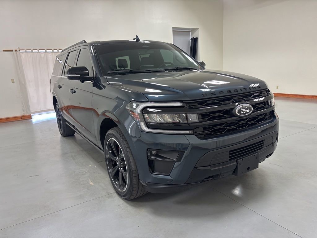 Used 2024 Ford Expedition Max Limited AWD/4WD image 2