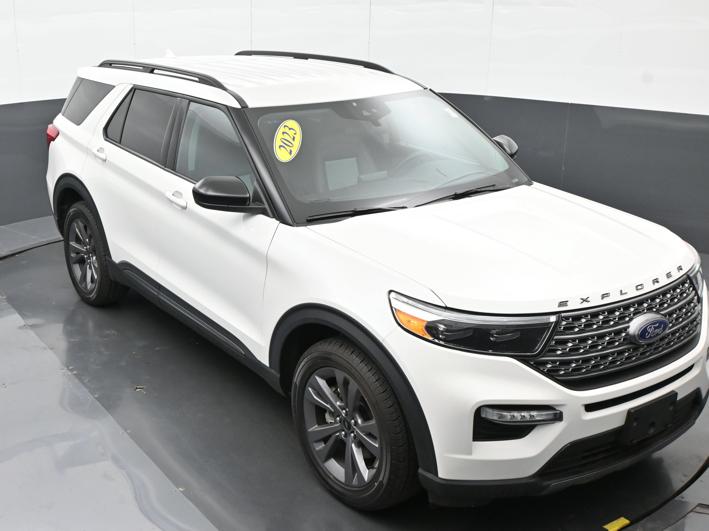 Used 2023 Ford Explorer XLT w/ Equipment Group 202A AWD/4WD image 34