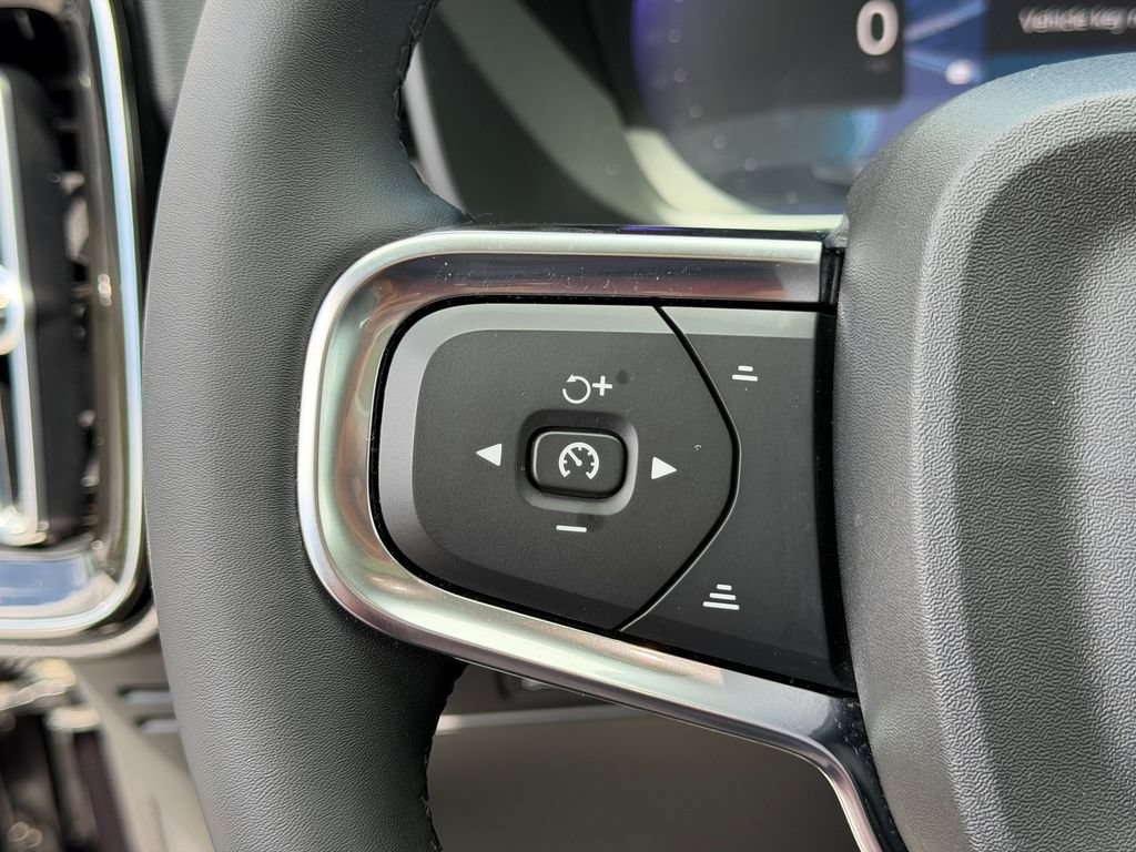 Certified 2023 Volvo XC40 B5 Plus w/ Driver Assist Package AWD/4WD image 28
