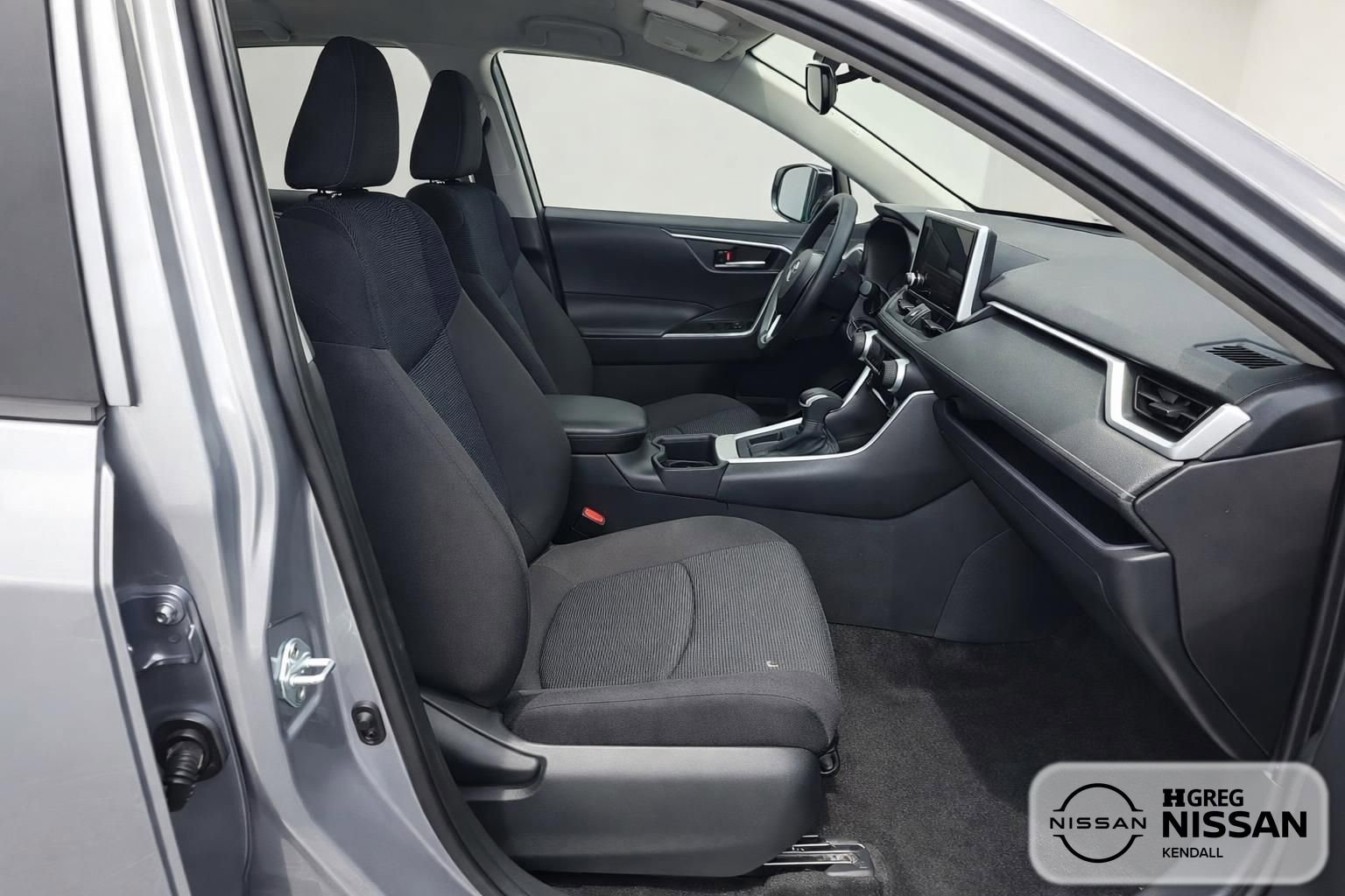 Used 2024 Toyota RAV4 LE FWD image 9