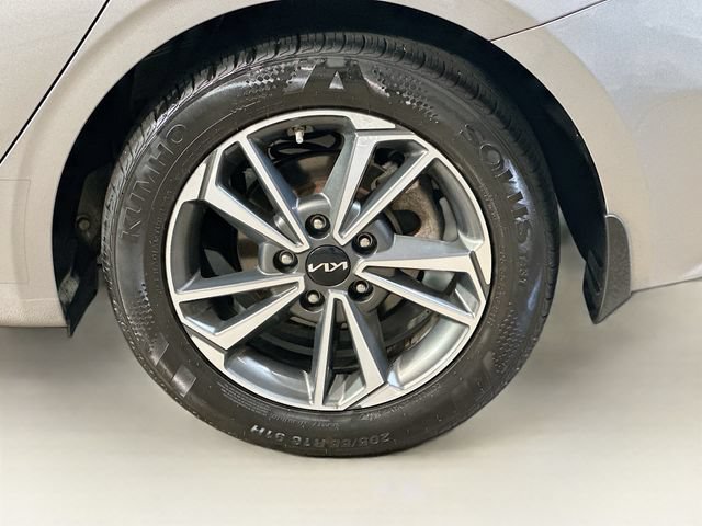 Used 2023 Kia Forte LXS w/ LXS Technology Package FWD image 6