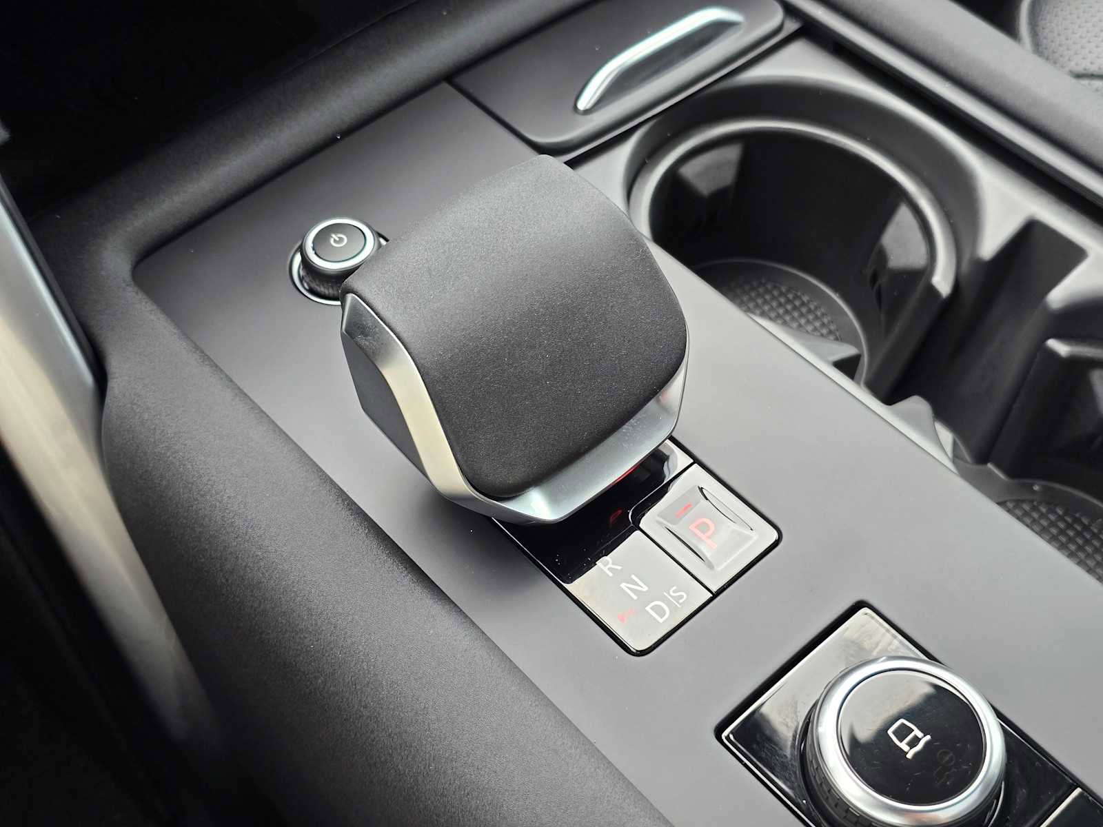 New 2025 Land Rover Discovery S image 36