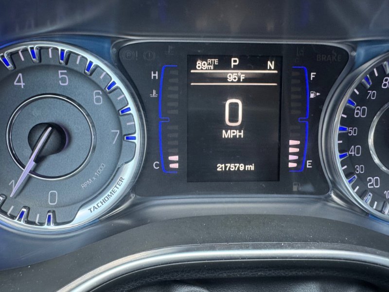 Used 2015 Chrysler 200 Limited w/ Convenience Group image 7