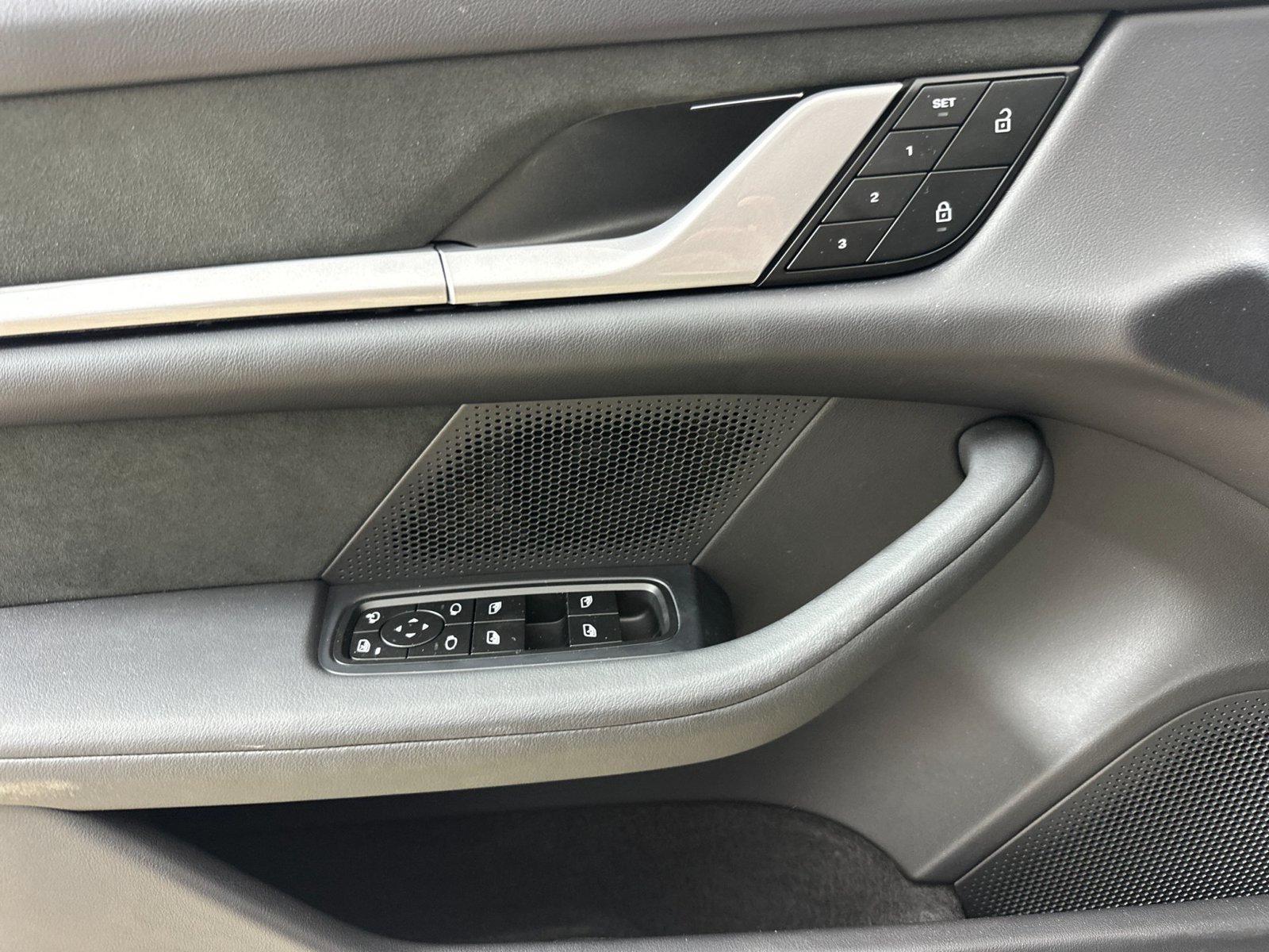 Certified 2025 Porsche Taycan GTS AWD/4WD image 12