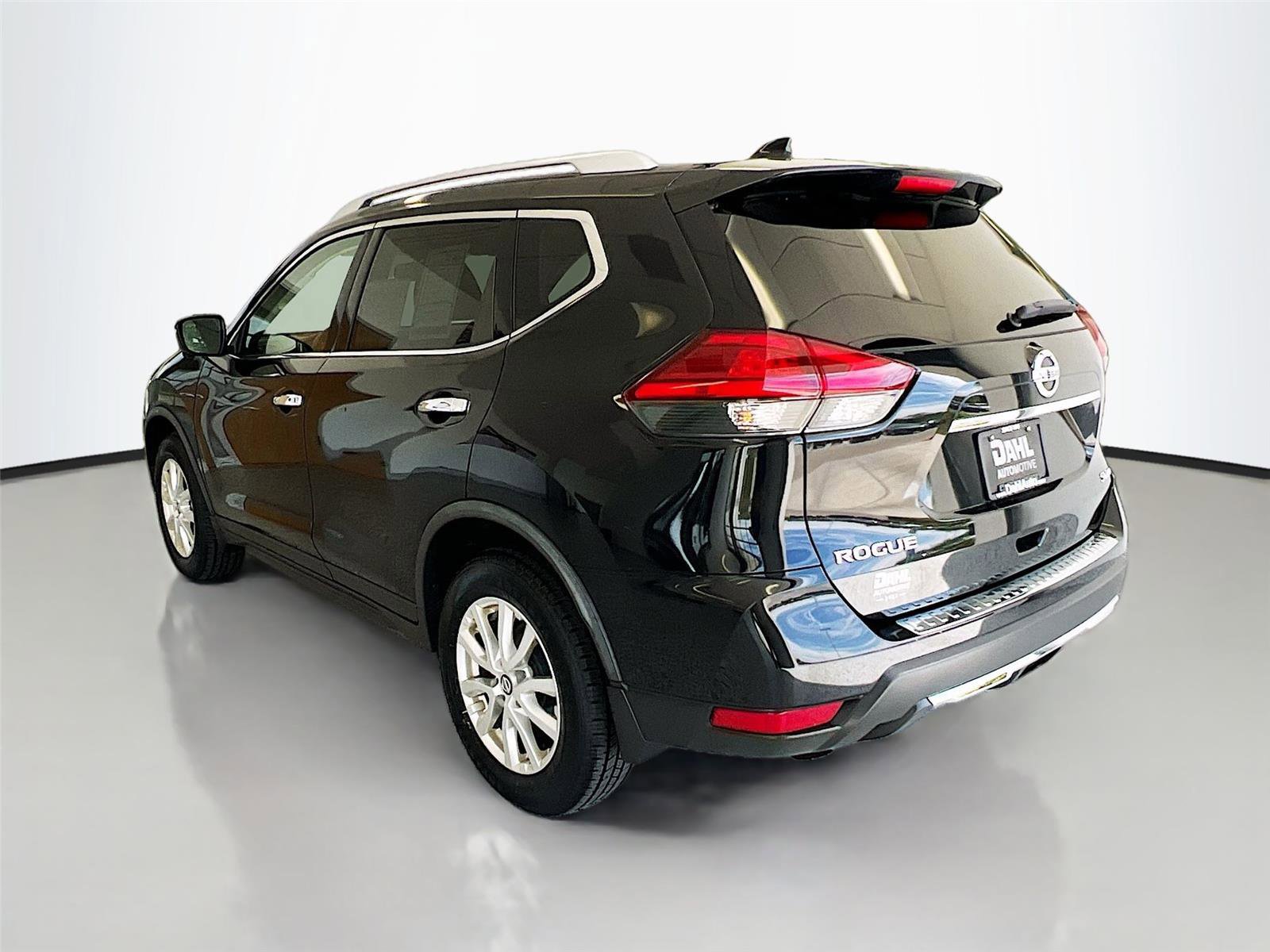 Used 2017 Nissan Rogue SV w/ SV Premium Package AWD/4WD image 11
