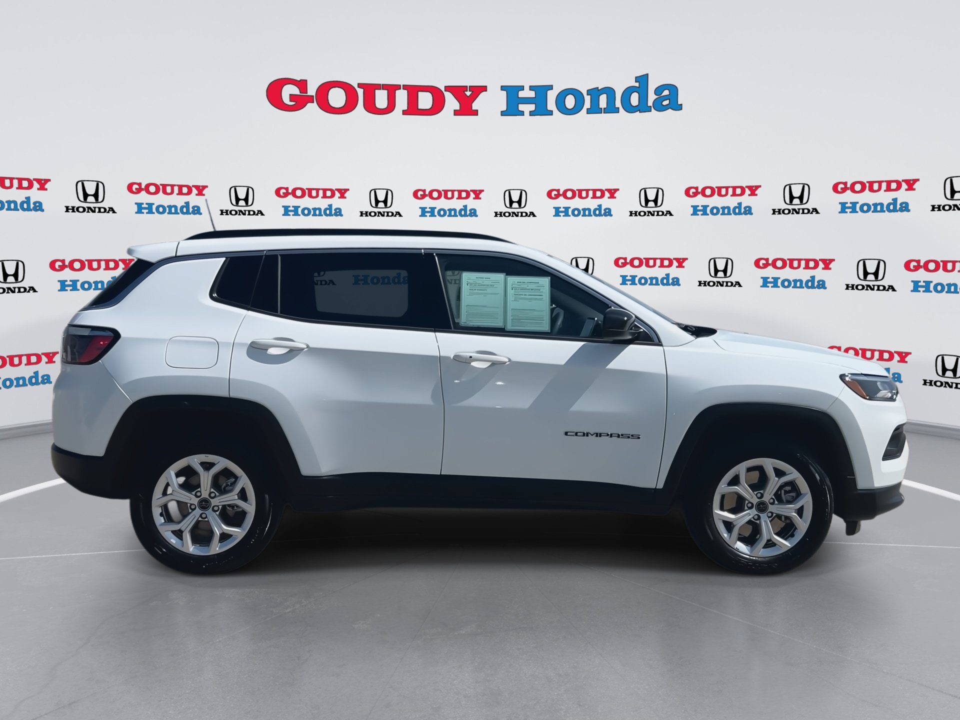 Used 2025 Jeep Compass Latitude AWD/4WD image 9
