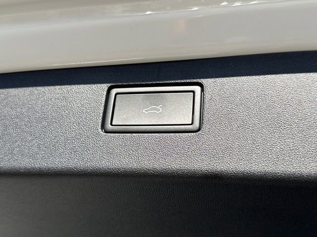 New 2026 Volkswagen Tiguan SE R-Line image 15