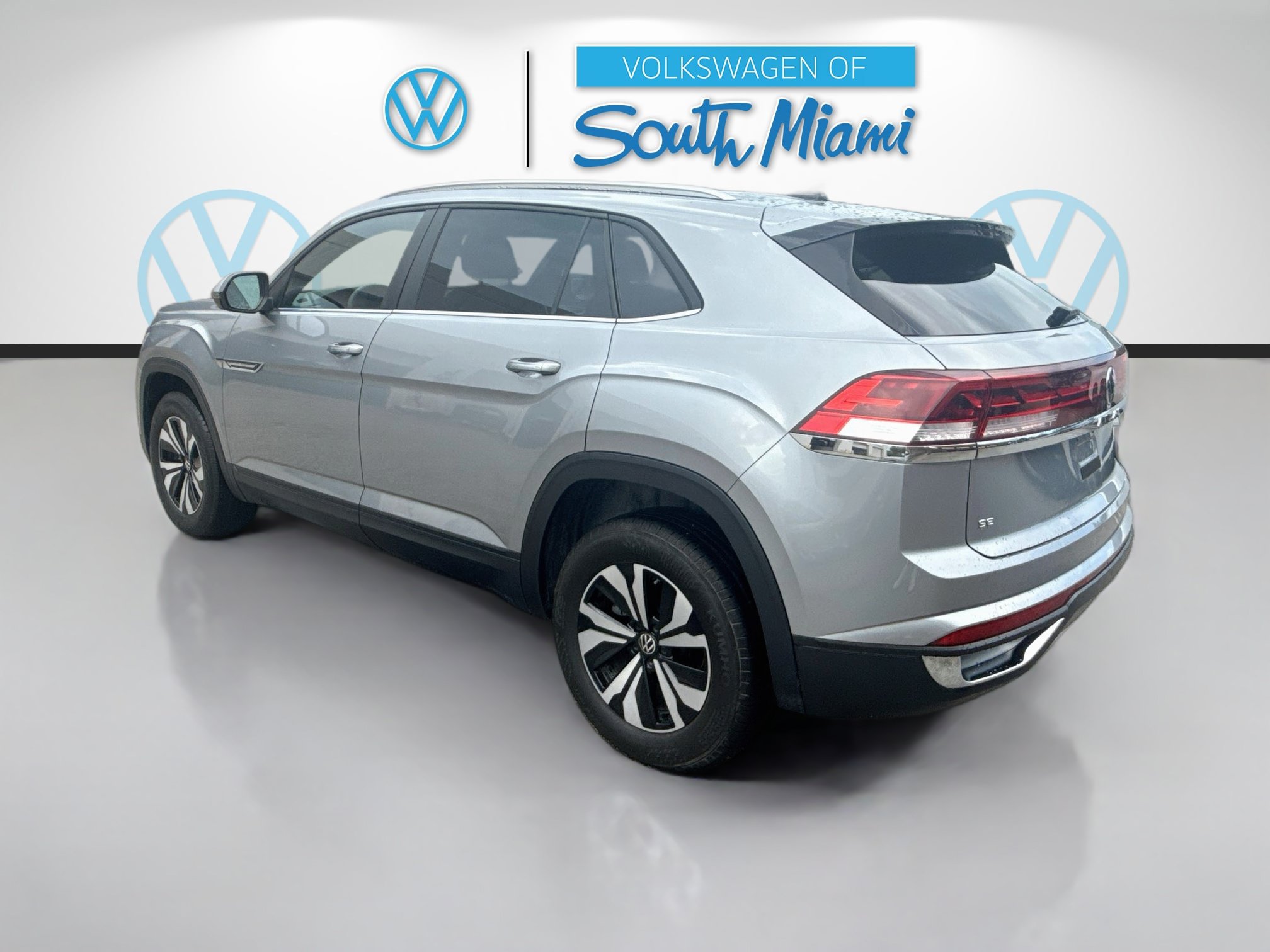 Used 2025 Volkswagen Atlas Cross Sport SE FWD image 5