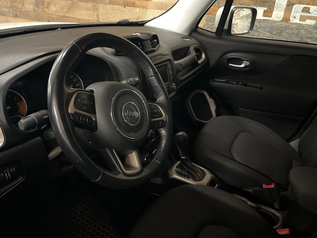 Used 2017 Jeep Renegade Latitude w/ Cold Weather Group image 9