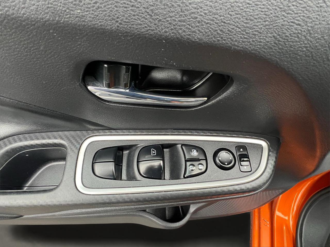 Used 2021 Nissan Versa SR w/ Convenience Package image 14